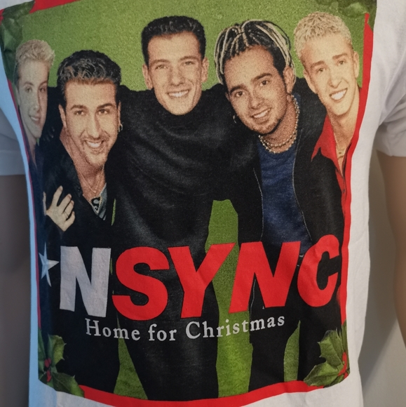 🆕💎Rare Urban Outfitters *NSYNC Home For the Holidays Graphic Tee - Picture 4 of 4